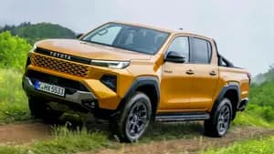 மிரட்டலான மாற்றங்கள், ஹைப்ரிட் இன்ஜின்! புதிய Toyota Hilux-ல் என்ன ஸ்பெஷல்?