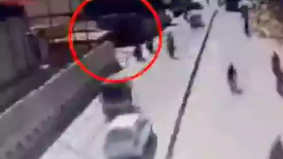 car bomb explosion rocks Pakistan