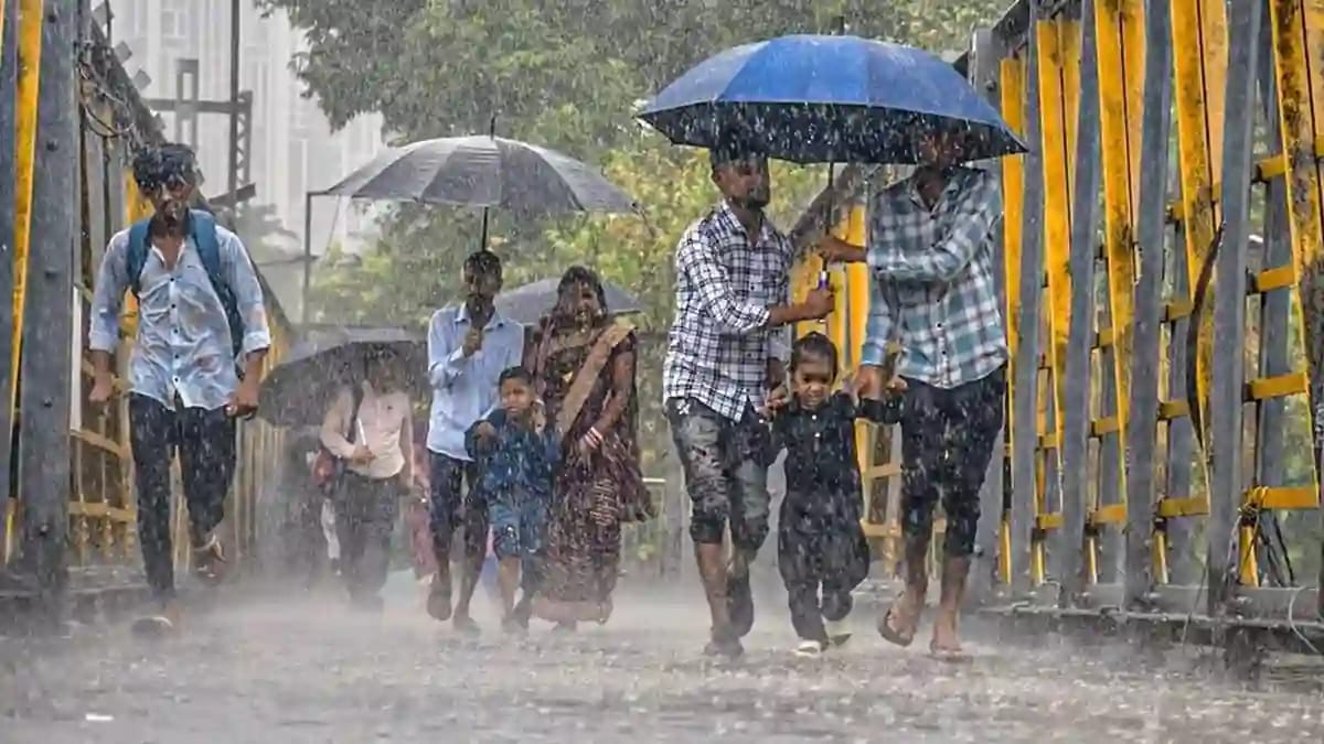very heavy rain alert