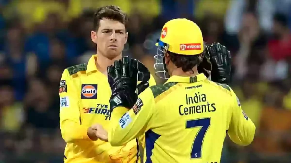 mitchell santner and ms dhoni