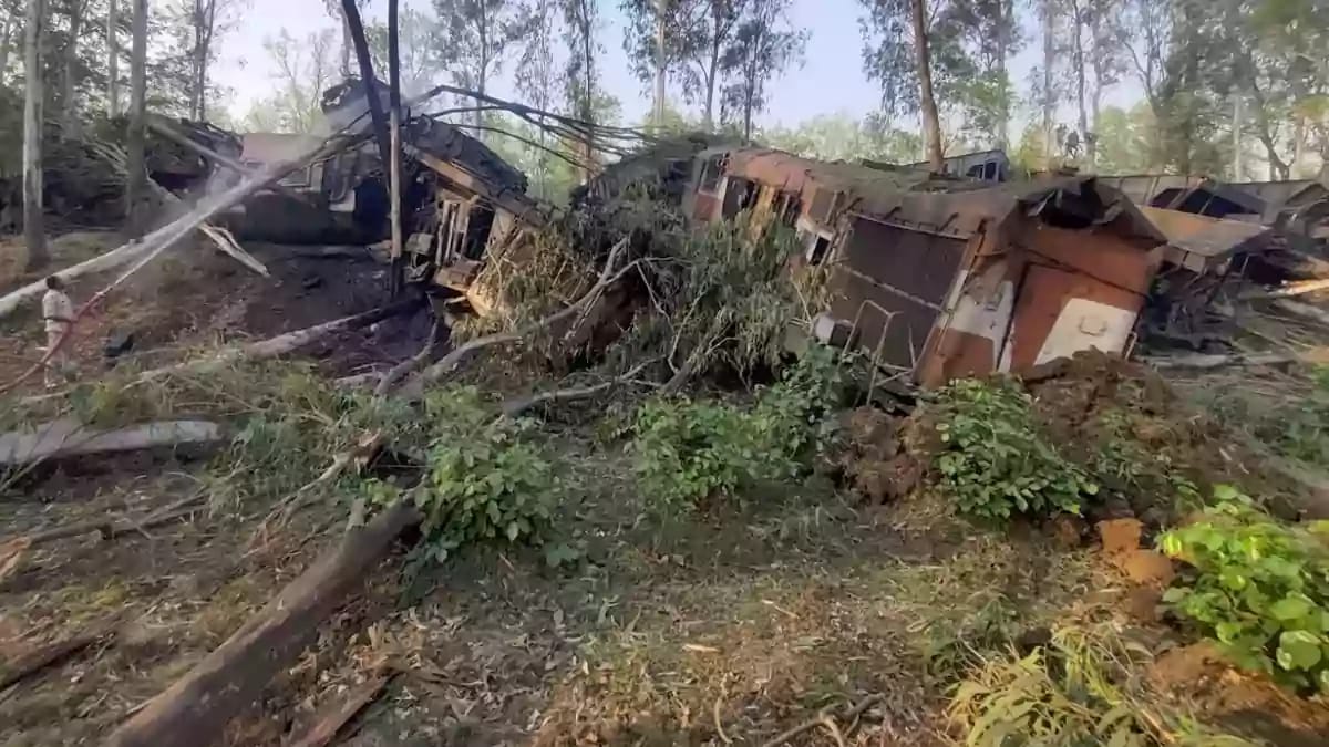 goods trains collide in Jharkhand