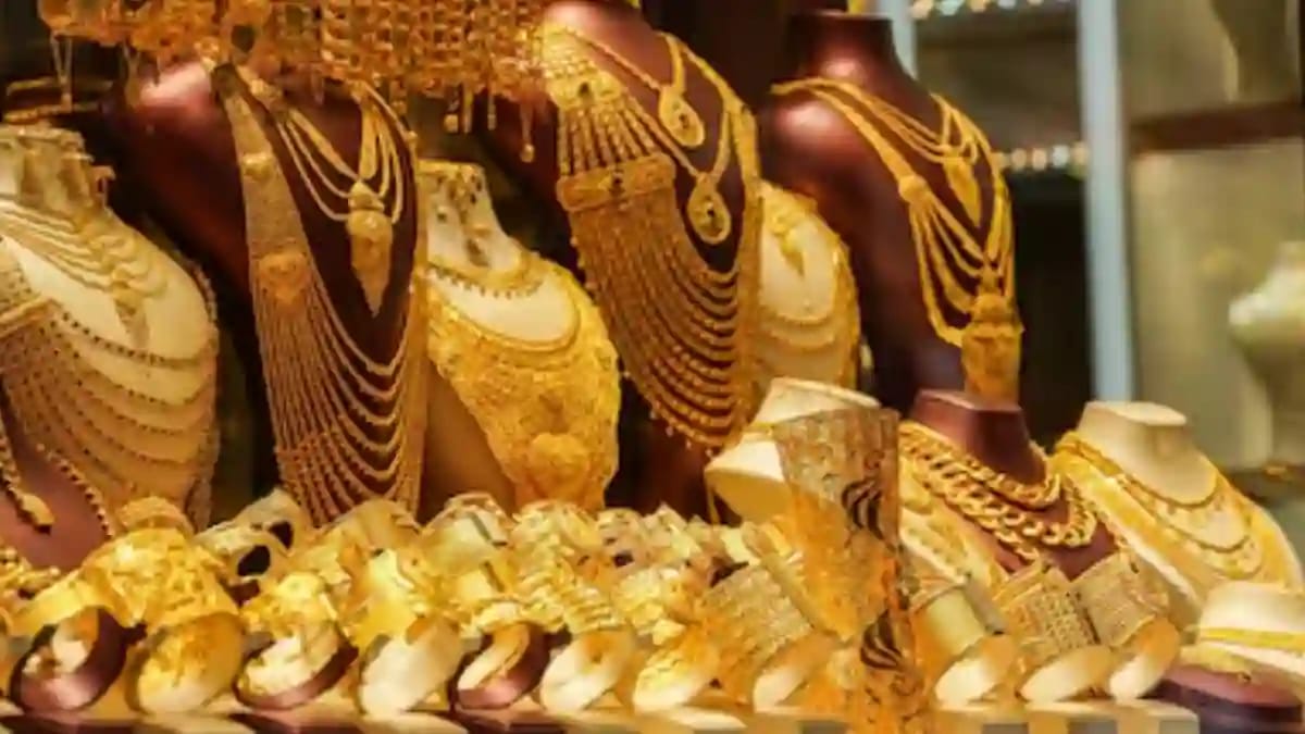 Gold price drops by Rs. 1,800