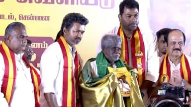 5 லட்சம் இளைஞர்களுக்கு வேலைவாய்ப்பு உருவாக்கப்படும்- தேர்தல் அறிக்கையை வெளியிட்ட விஜய்!