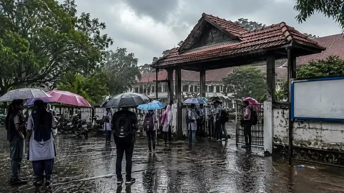 கேரளாவில் தொடரும் மழை... PSC தேர்வுகள் குறித்து வெளியான முக்கிய அப்டேட்!