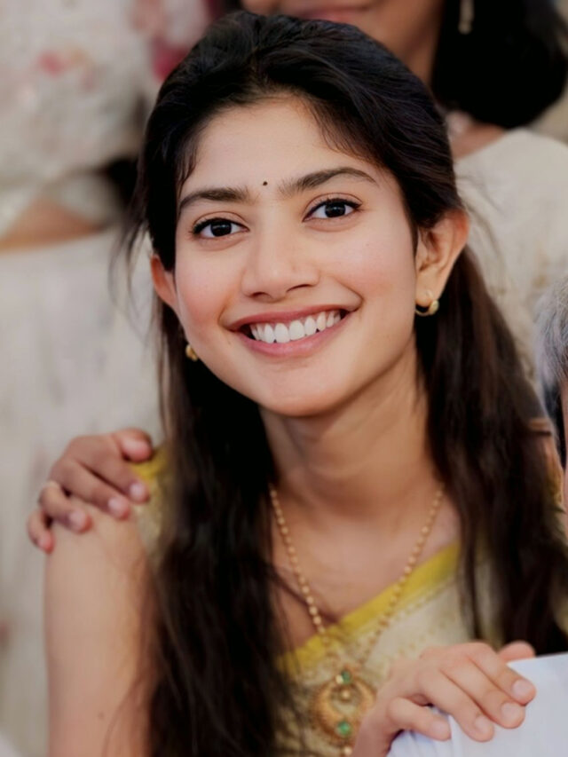 Saipallavi Beautiful click for Sister Engagement-1