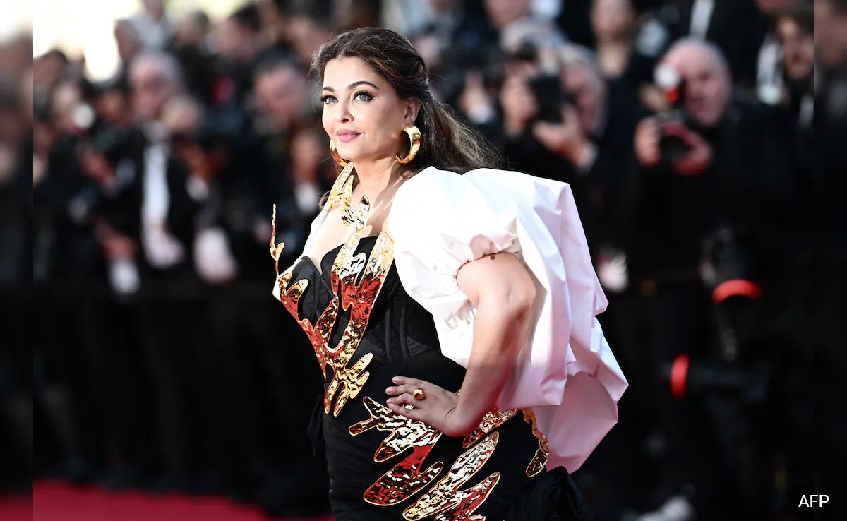 Aaradhya Bachchan Cannes 1