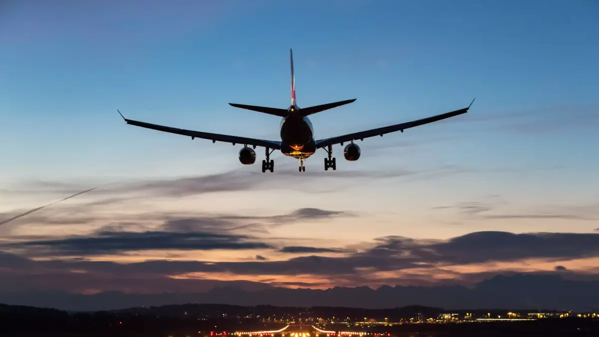 32 Airports closed