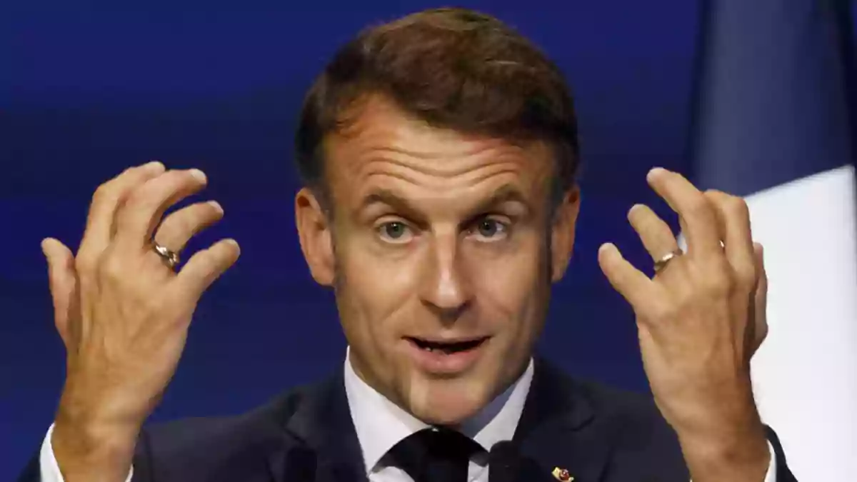 emmanuel macron - social media
