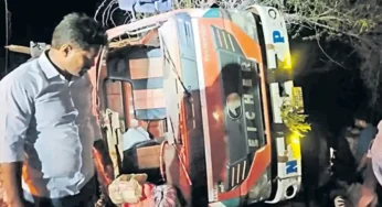 ஆந்திராவில் கோர விபத்து : மாம்பழ லாரி கவிழ்ந்து 9 தொழிலாளர்கள் பலி!