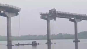bridge collapses in Vadodara